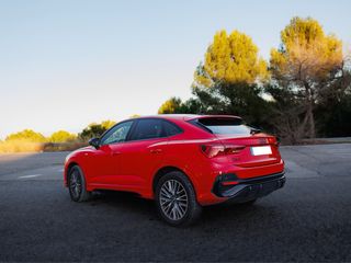 Audi Q3 2022 black line sline 45 tfsi e