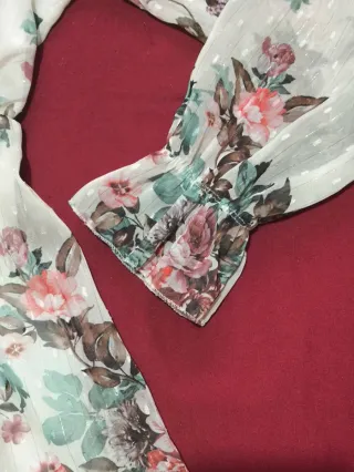 Vestido floral blanco manga larga