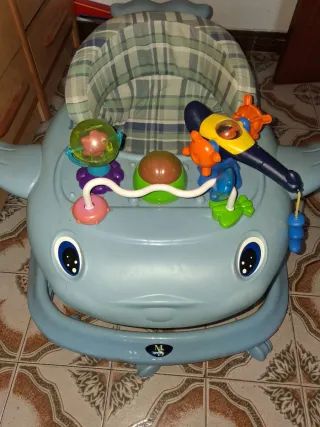 Andador para bebé con actividades