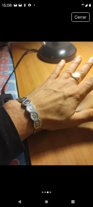 Brazalete con símbolos vikingos