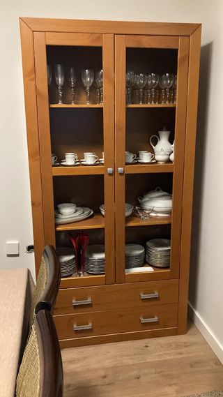Vitrina madera 2 puertas cristal
