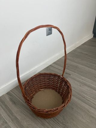 Cesta de mimbre con asa