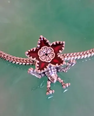 Charm Demogorgon Plata Nuevo