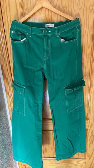 Pantalón cargo verde ancho