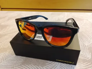 Gafas de sol Hawkers negras y rojas