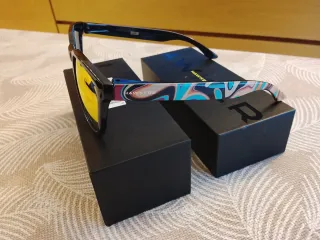 Gafas de sol Hawkers negras y rojas