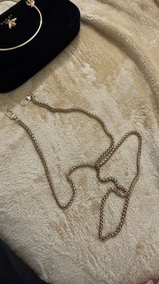 Pochette Gucci Beauty nera con ape dorata