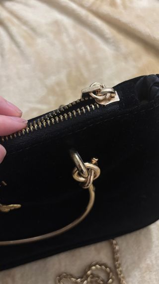 Pochette Gucci Beauty nera con ape dorata