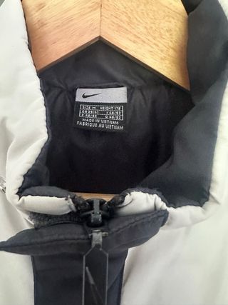 Chaqueta Nike Negra y Blanca