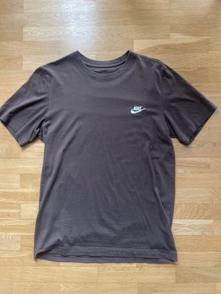 Pack 2 Camisetas Nike Beige y Marrón