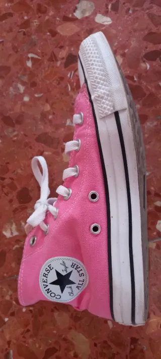 Zapatillas Converse rosas altas con poco uso.