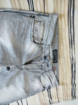 Pantalón tejano REPLAY talla 46.