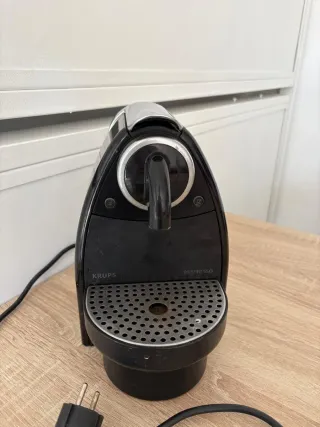 Cafetera Krups Nespresso Negra