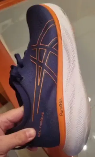 Zapatilla ASICS GEL-NIMBUS 25. SOLO USADAS 1 VEZ.