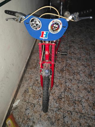 Motoretta Clásica G.A.C Roja 16 pulgadas