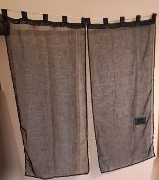 Tende nere di stoffa brillantinata