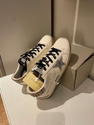 Golden Goose Zapatillas Blancas y Doradas