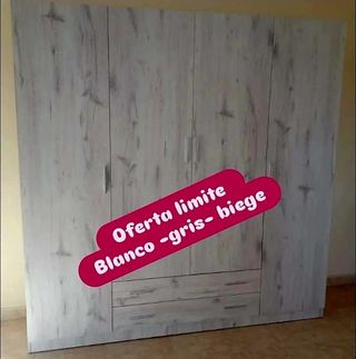 Armadio a porte scorrevoli in legno