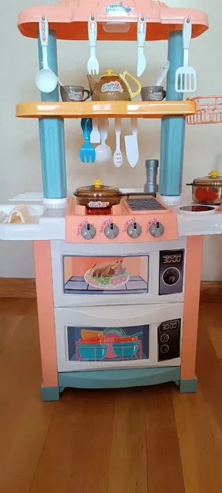 Cocinita y carrito de la compra de juguete