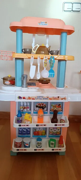 Cocinita y carrito de la compra de juguete