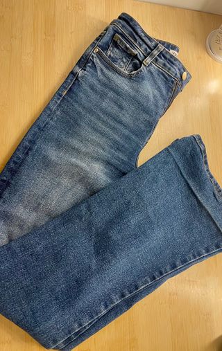 Pantalón vaquero acampanado azul marino