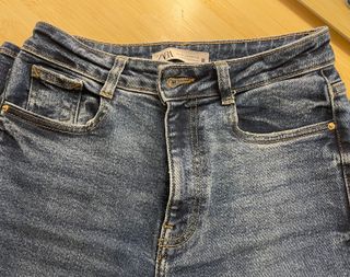 Pantalón vaquero acampanado azul marino