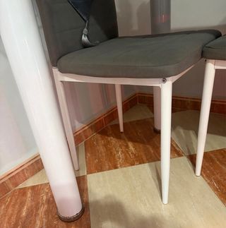 Mesa cristal y 4 sillas salón