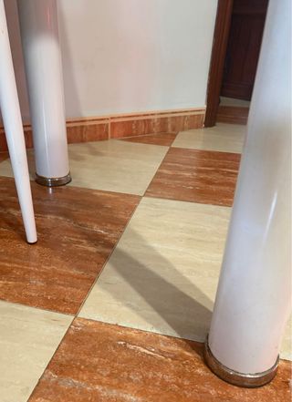 Mesa cristal y 4 sillas salón