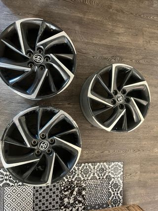 Lote 3 Llantas Toyota OEM 18”
