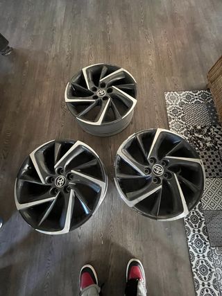 Lote 3 Llantas Toyota OEM 18”