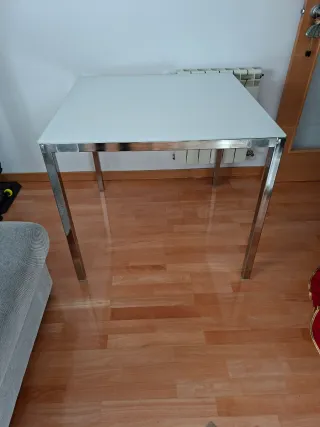 Mesa de comedor cuadrada cristal y metal