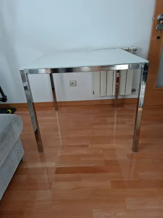 Mesa de comedor cuadrada cristal y metal