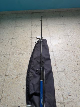 Caña de pescar con carrete