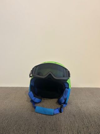 Casco y gafas de esquí infantil