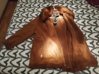 Cazadora con cuello de pelo