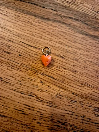 Ciondolo cuore corallo dorato