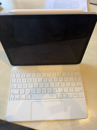 iPad Air 11” M3 (256GB) + Teclado Blanco