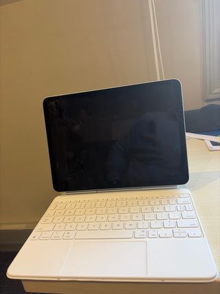 iPad Air 11” M3 (256GB) + Teclado Blanco