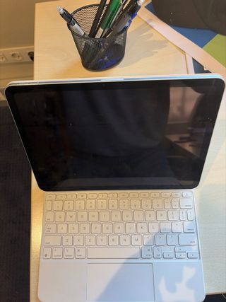 iPad Air 11” M3 (256GB) + Teclado Blanco