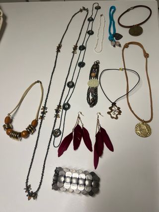 Lote de 8 collares, 2 pulseras y pendientes
