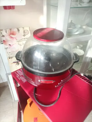 Palomitera roja y transparente