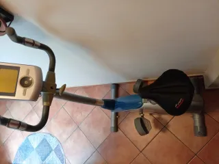 Bicicleta Estática Gris y Azul