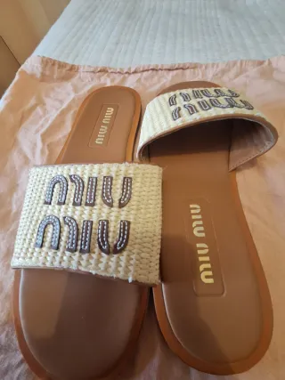 Sandali Miu Miu Beige e Marrone