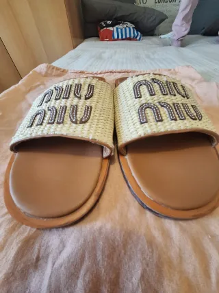 Sandali Miu Miu Beige e Marrone