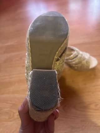 Sandalias cuña Sfera Talla 40 Beige/Oro