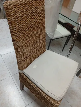 4 Sillas de Mimbre y Madera Beige