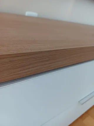 Mueble de salón modular blanco y madera