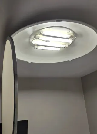 Lámpara de techo modelo BIG, moderna y blanca.