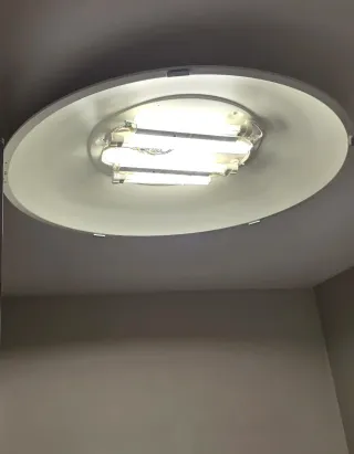 Lámpara de techo modelo BIG, moderna y blanca.