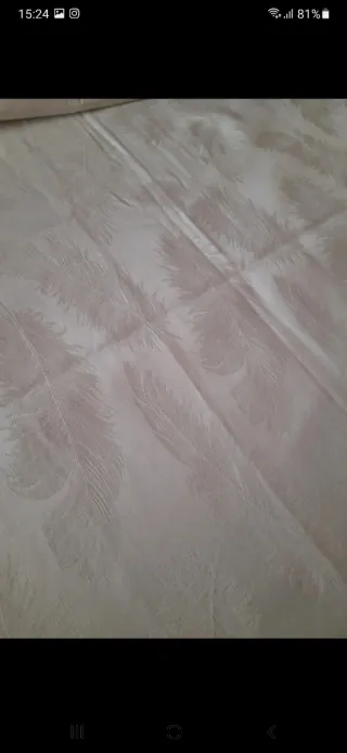 Copriletto singolo bianco con design elegante